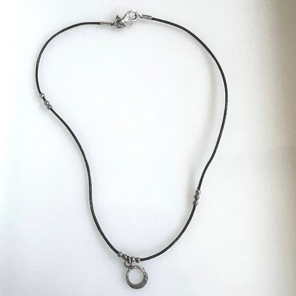 Silpada N1687 Black Leather Sterling Silver Small Hammered Circle Necklace - Picture 1 of 3